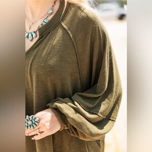 Poetic Pullover - Olive